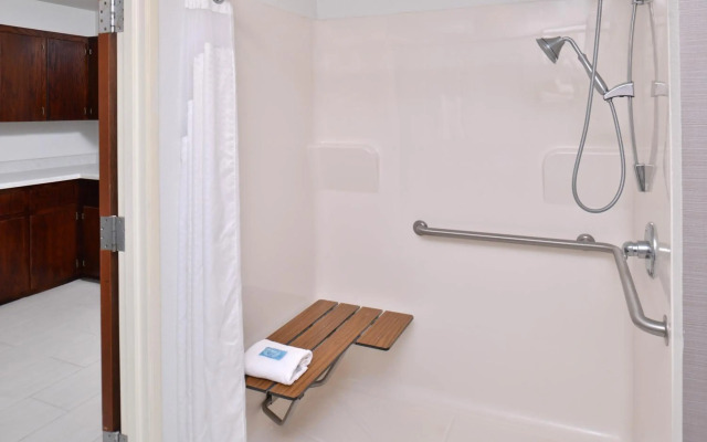 Holiday Inn Express & Suites Lonoke by IHG