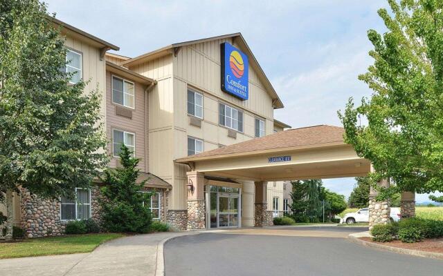 Отель Comfort Inn And Suites McMinnville вид на фасад
