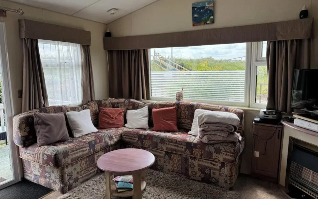 Family Caravan - Sleeps 8 - Pets Ok - Parking