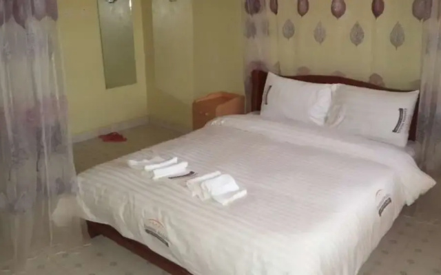 Esstana Hotel