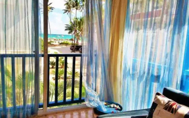 Beach House Larimar