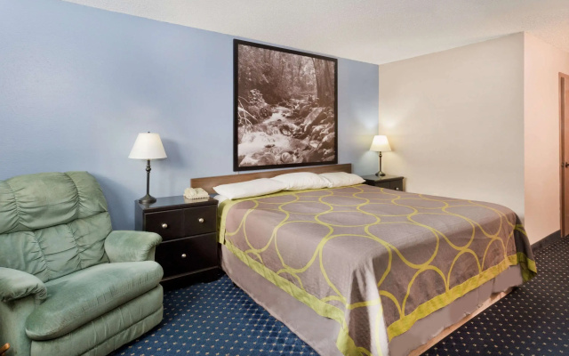 Super 8 by Wyndham Rockford I-90/Casino District