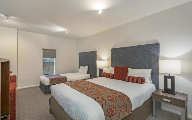 Mantra One Sandy Bay Road