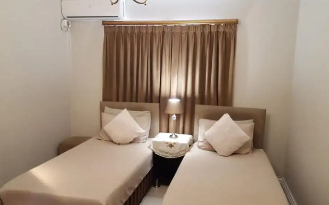 Savoy Lodge - Standard Double Room 4