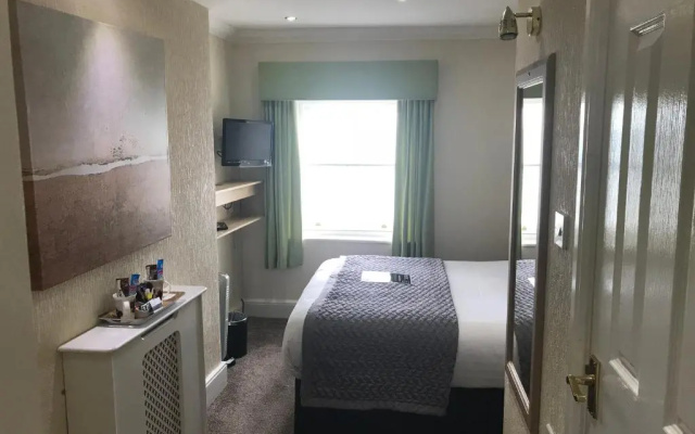 Lawton & Lauriston Court