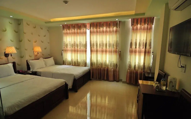 Red Rosemallow Hotel
