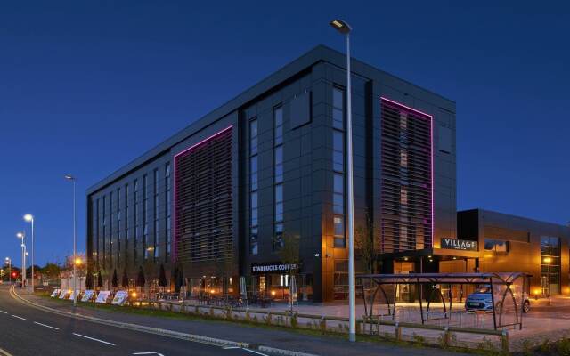Village Hotel Glasgow вид на фасад