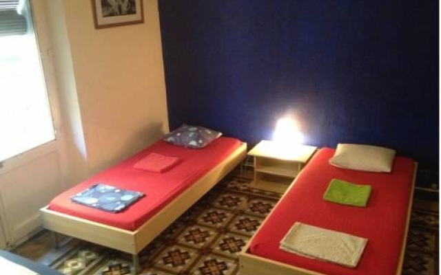 Отель Blue Hostel Испания, Барселона - отзывы, цены и фото номеров - забронировать отель Blue Hostel онлайн комната для гостей