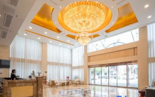 Qijun Hotel (Liling No.1 High School Railway Station Branch)