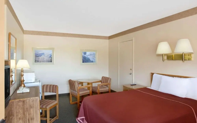 Howard Johnson Inn - Brigham City