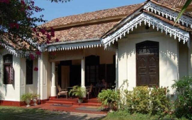 Отель Sumudu Guest House вид на фасад