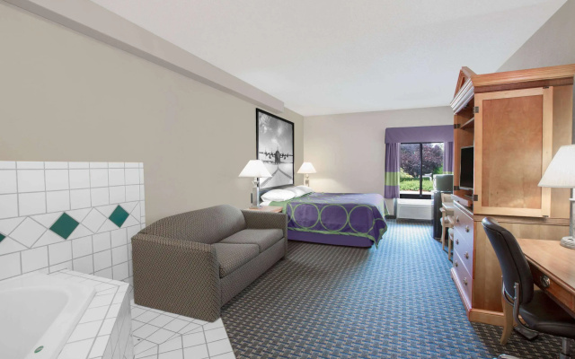 Super 8 by Wyndham Clemmons/Bermuda Run/Winston-Salem I-40