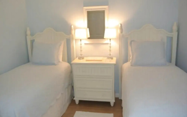 Seagate W 502 - 2 Br Condo
