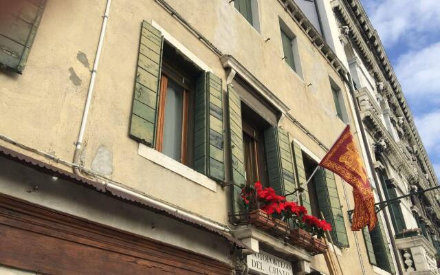 Отель Royal Guest House Venice Италия, Венеция - отзывы, цены и фото номеров - забронировать отель Royal Guest House Venice онлайн вид на фасад