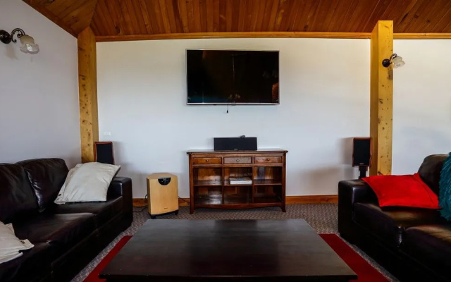 Waratah Lodge