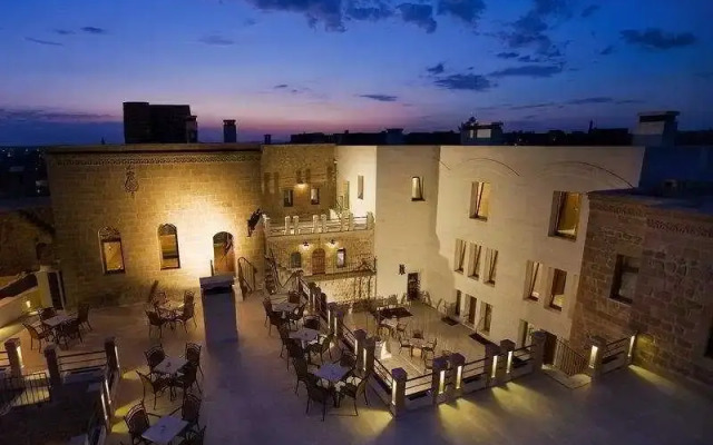 Kasr-i Nehroz Hotel