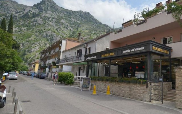 Отель Tianis Черногория, Доброта - 1 отзыв об отеле, цены и фото номеров - забронировать отель Tianis онлайн вид на фасад