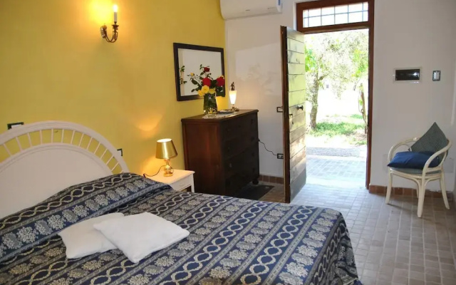 Meridiana Holiday House With Shared Swimming Pool