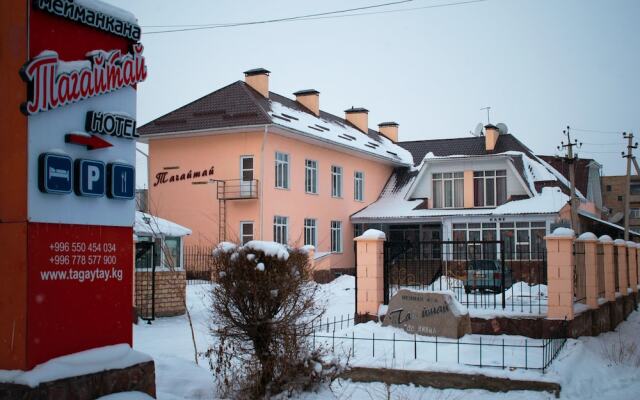 Отель Tagaitai Guest House Кыргызстан, Каракол - отзывы, цены и фото номеров - забронировать отель Tagaitai Guest House онлайн вид на фасад