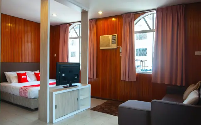 OYO 89577 Kristal Hotel