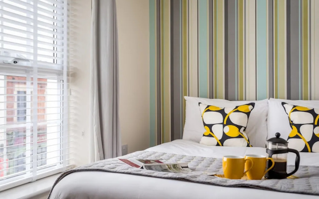Elliot Oliver - 2 Bedroom Town Centre Apartment