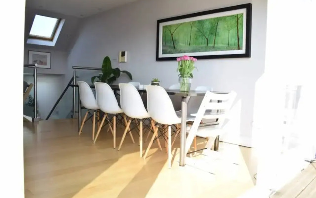 Stunning 2 Bedroom House in Chiswick