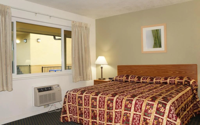 Lake Marina Inn