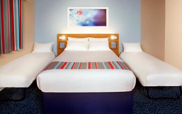 Отель Travelodge Edinburgh Dreghorn Эдинбург вид на фасад