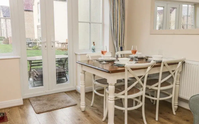 Dotty's Sunshine Cottage