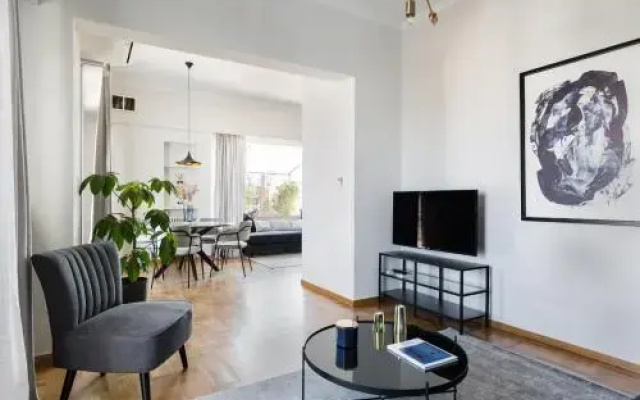 Elegant Luminous 3BD apartment in Kolonaki