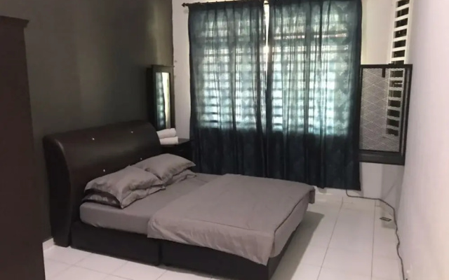 OYO Home 90360 Homestay Bandar Putra 3