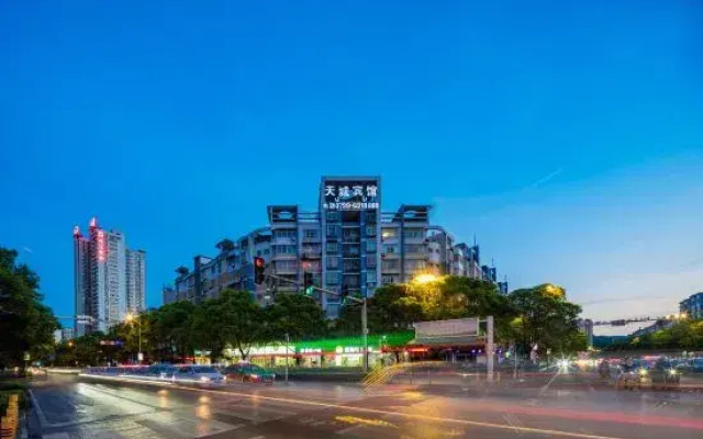 Tiancheng Business Hotel (Pingxiang Railway Station)