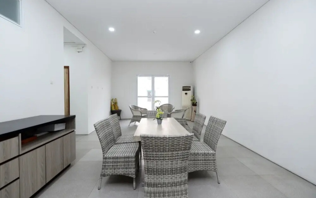 Jebres House Syariah by OYO Rooms