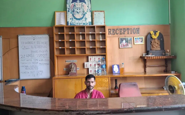 Sri Vinayaka Lodge