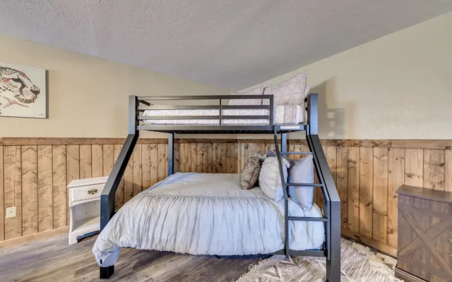 Ruidoso Home w/ Patio, Walk to Restaurants!