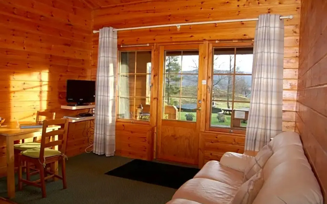 Cosy Rowan woodland lodge no3