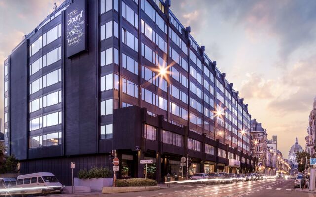 Отель NH Brussels Bloom вид на фасад