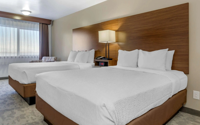 Best Western Plus Lake Front Hotel