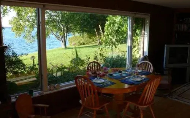 Ashbury Inn on the River Bed & Breakfast