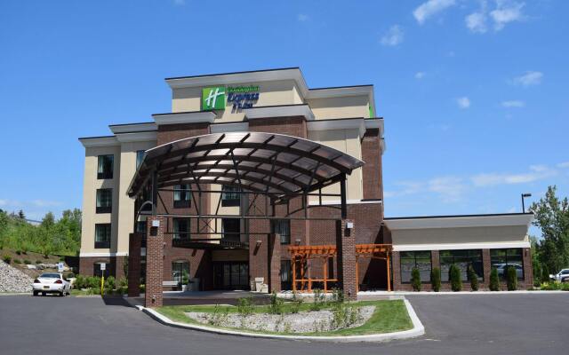 Отель Holiday Inn Express & Suites Geneva Finger Lakes вид на фасад