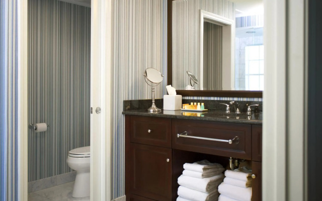 Newport Beach Hotel & Suites