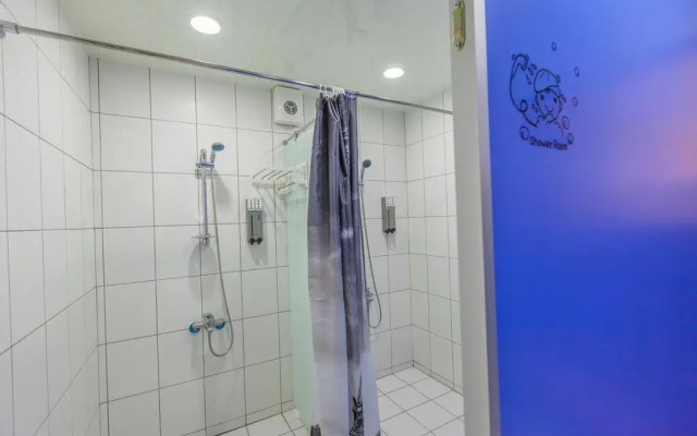 GoldenHouse Hostel