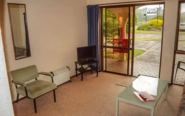 Riverside Motel