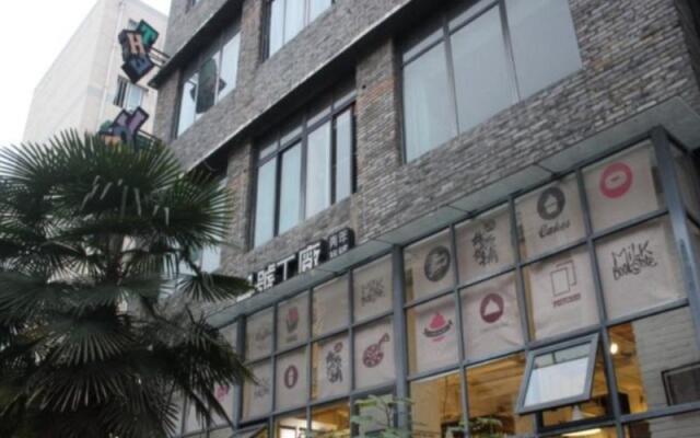 The Loft Hostel вид на фасад