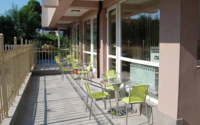 Отель Guest House Donchevi вид на фасад