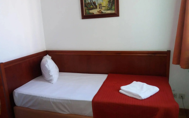 Reina Hotel