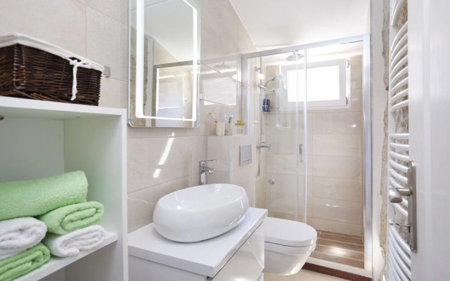 Rustic Stone House Bajeli with Jacuzzi