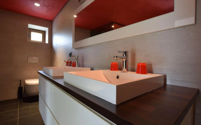 Spacious Holiday Home La Roche-en-Ardenne with Pool