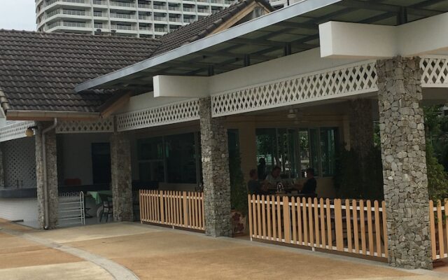 Отель Jomtien Condotel - 9279 by Axiom вид на фасад