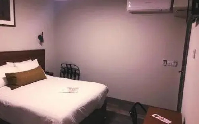 Smiths Hotel